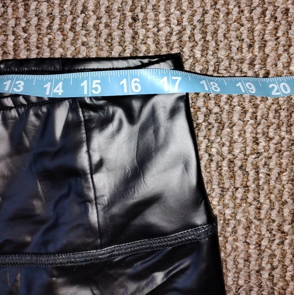 Chic Black Faux Leather Trousers - Picture 5 of 6